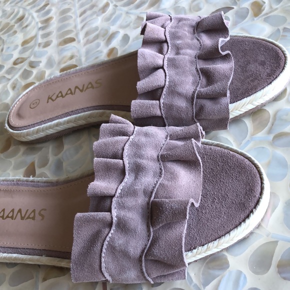 NWOT Kaanas Pasadena Ruffle Slides - Picture 7 of 8